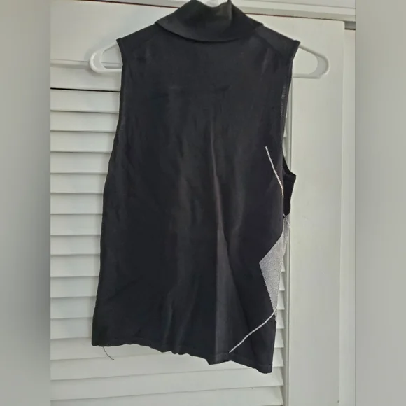 Ann Taylor Black Sleeveless Top with Abstract Design size medium - Picture 2 of 3
